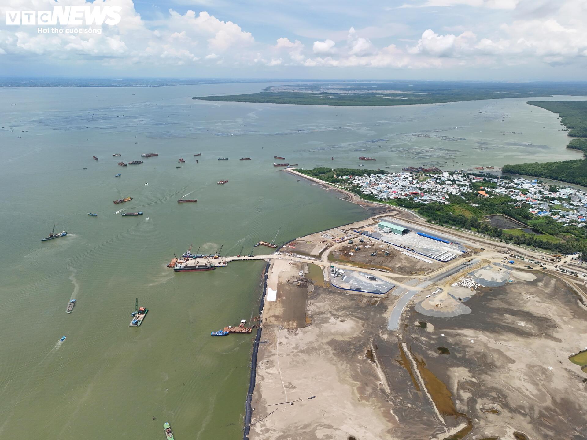 Toàn cảnh siêu dự án lấn biển Cần Giờ sau gần nửa năm khởi công - Ảnh 2
