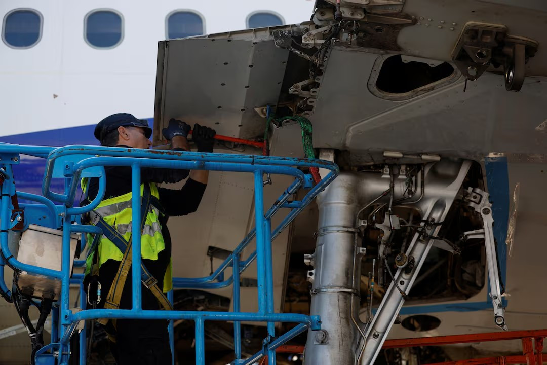 Chưa từng có: Cạn kiệt động cơ khiến máy bay mới thành... phế liệu - Ảnh 1