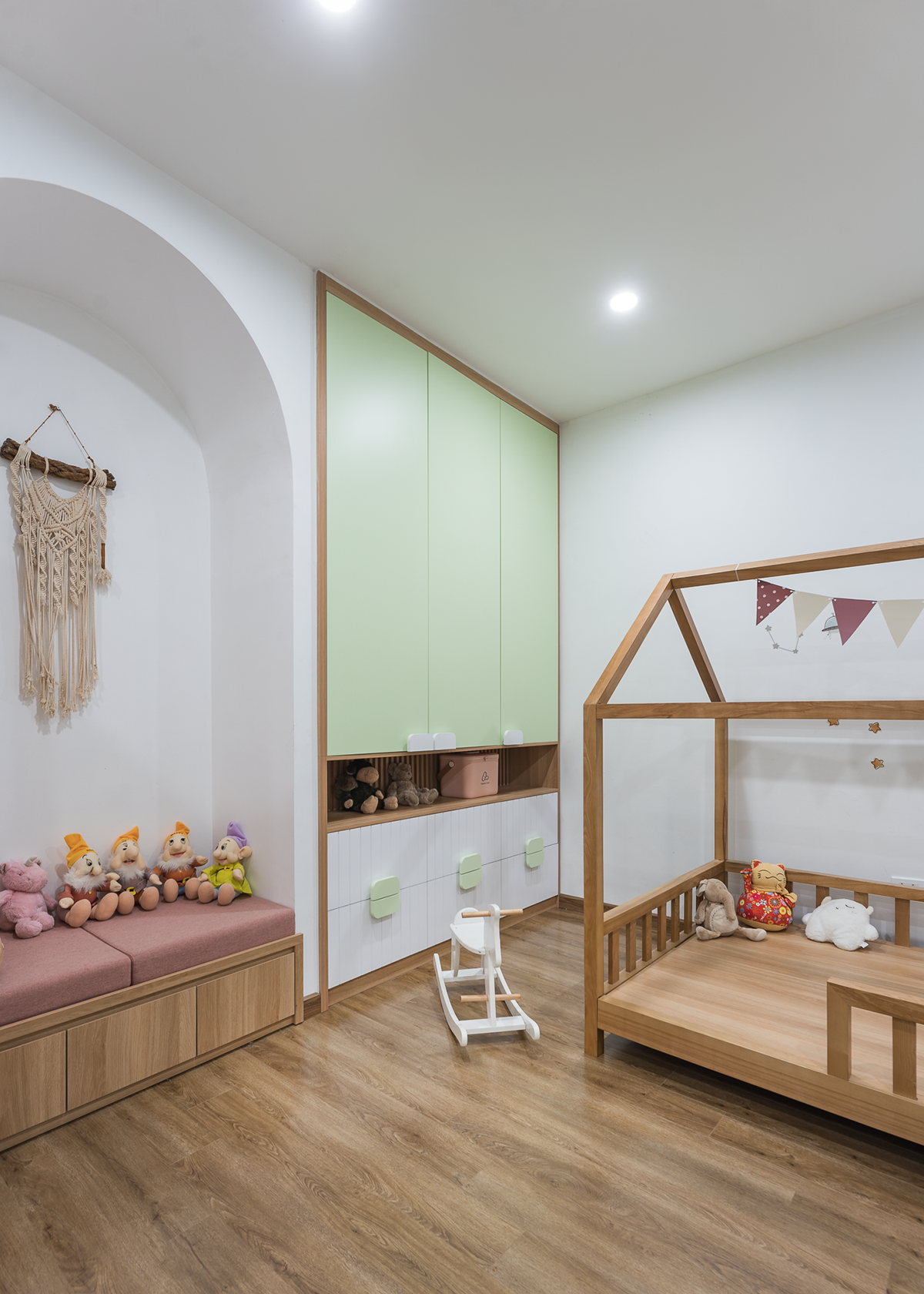 Cải tạo nhà ống chật chội thành không gian sống xanh mát - Ảnh 9