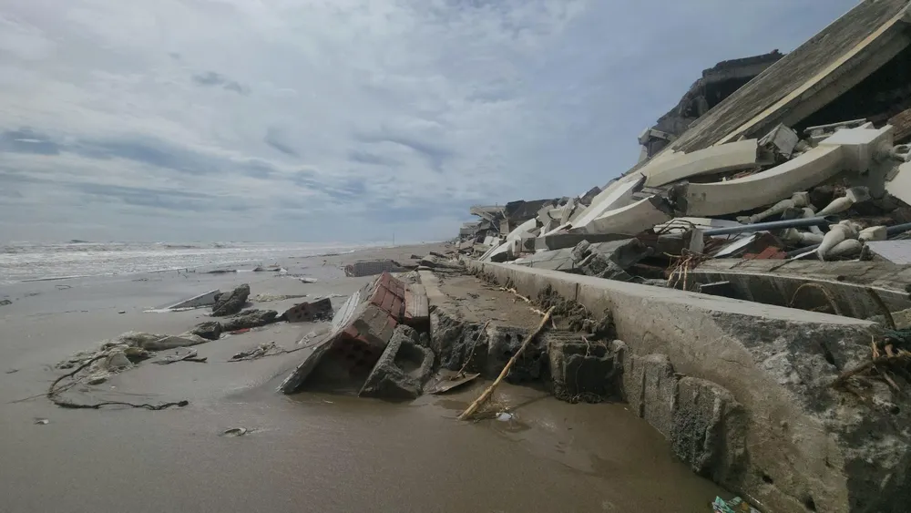 Sở Xây dựng Hà Tĩnh nói gì về vụ nhiều căn villa sát biển đổ sập sau bão số 10? - Ảnh 21