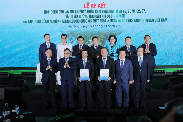 Thương vụ 1 tỷ USD kỷ lục ngành năng lượng: Khi doanh nghiệp lớn nhất Việt Nam bắt tay với ngân hàng vốn hóa cao nhất trên sàn chứng khoán - Ảnh 2