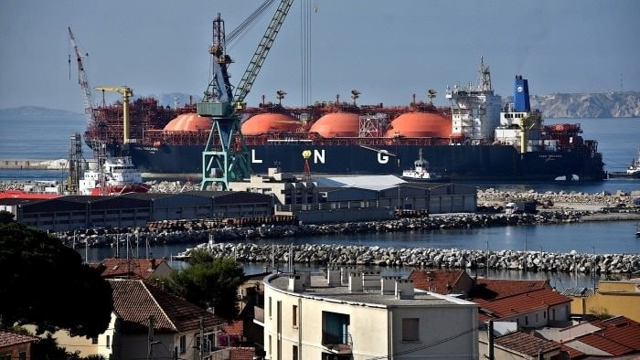 Tẩy chay khí đốt Nga, châu Âu đang mua năng lượng của Mỹ với giá “đắt ngang nước hoa Chanel” - Ảnh 1