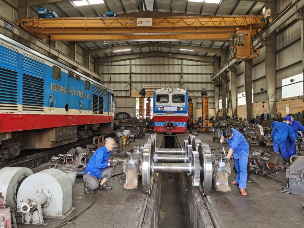 Cần bao nhiêu người vận hành đường sắt tốc độ cao và các metro? - Ảnh 2