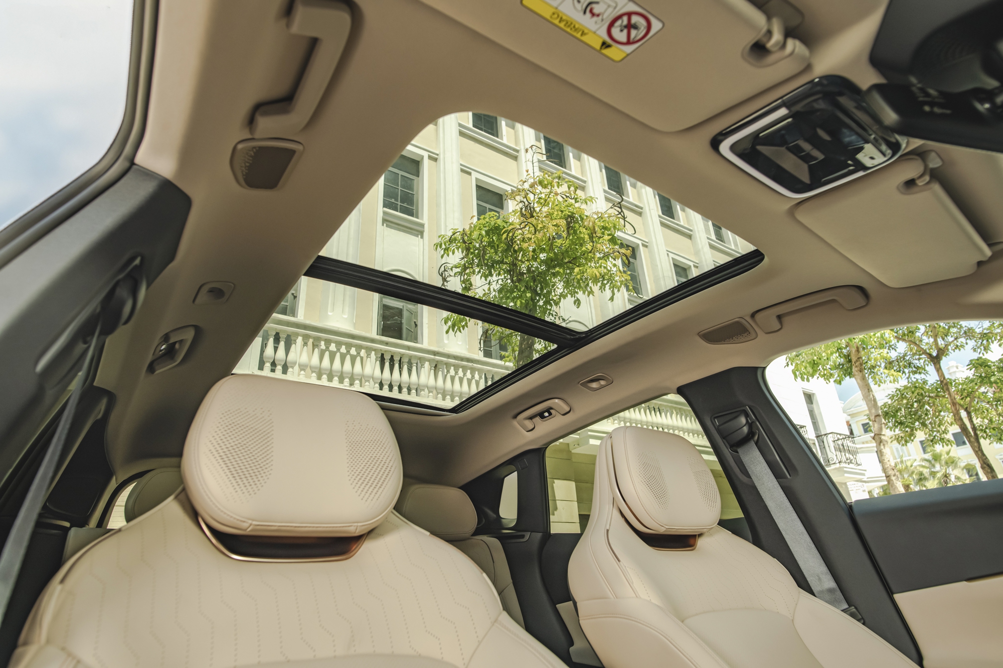 Lynk & Co ra mắt SUV cỡ D mới tại Việt Nam: giá ngang Ford Everest, chạy full nhiên liệu 1.400 km - Ảnh 4