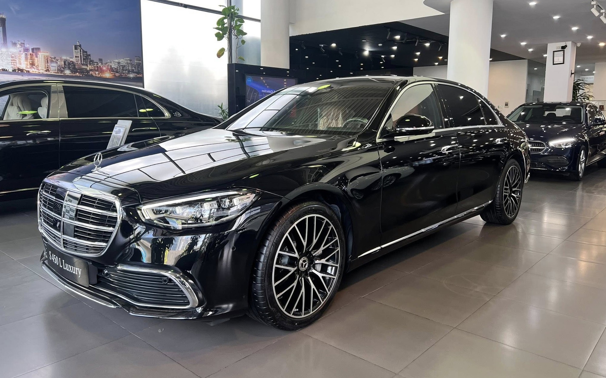 Loạt xe phải xả hàng VIN cũ, giảm giá ‘kịch sàn’ tại Việt Nam: Có mẫu giảm cả tỷ đồng, rẻ hơn cả phân khúc dưới - Ảnh 1