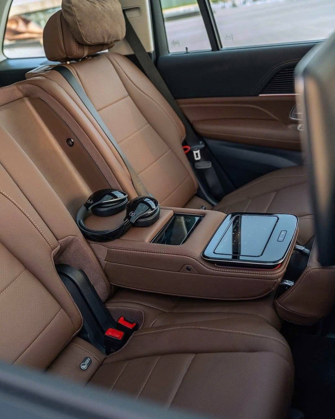 Mercedes-Benz GLS có bản làm riêng cho Việt Nam: Giá 5,999 tỷ đồng, thêm nhiều trang bị tiện nghi xịn sò phục vụ ‘chủ tịch’ - Ảnh 3