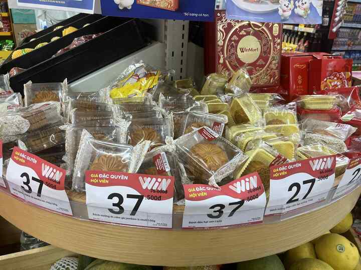 Sát Tết Trung Thu, quầy bánh treo biển đại hạ giá 100.000 đồng/3 chiếc - Ảnh 4