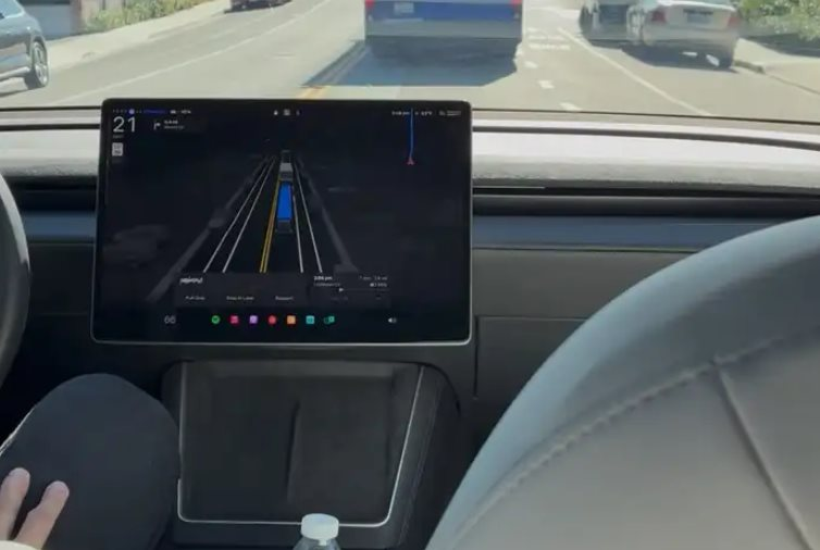 Chân dung người kỹ sư châu Á khiến Elon Musk phải thốt lên: Nếu không có cậu ấy, Tesla chỉ là một hãng xe hơi bình thường - Ảnh 2