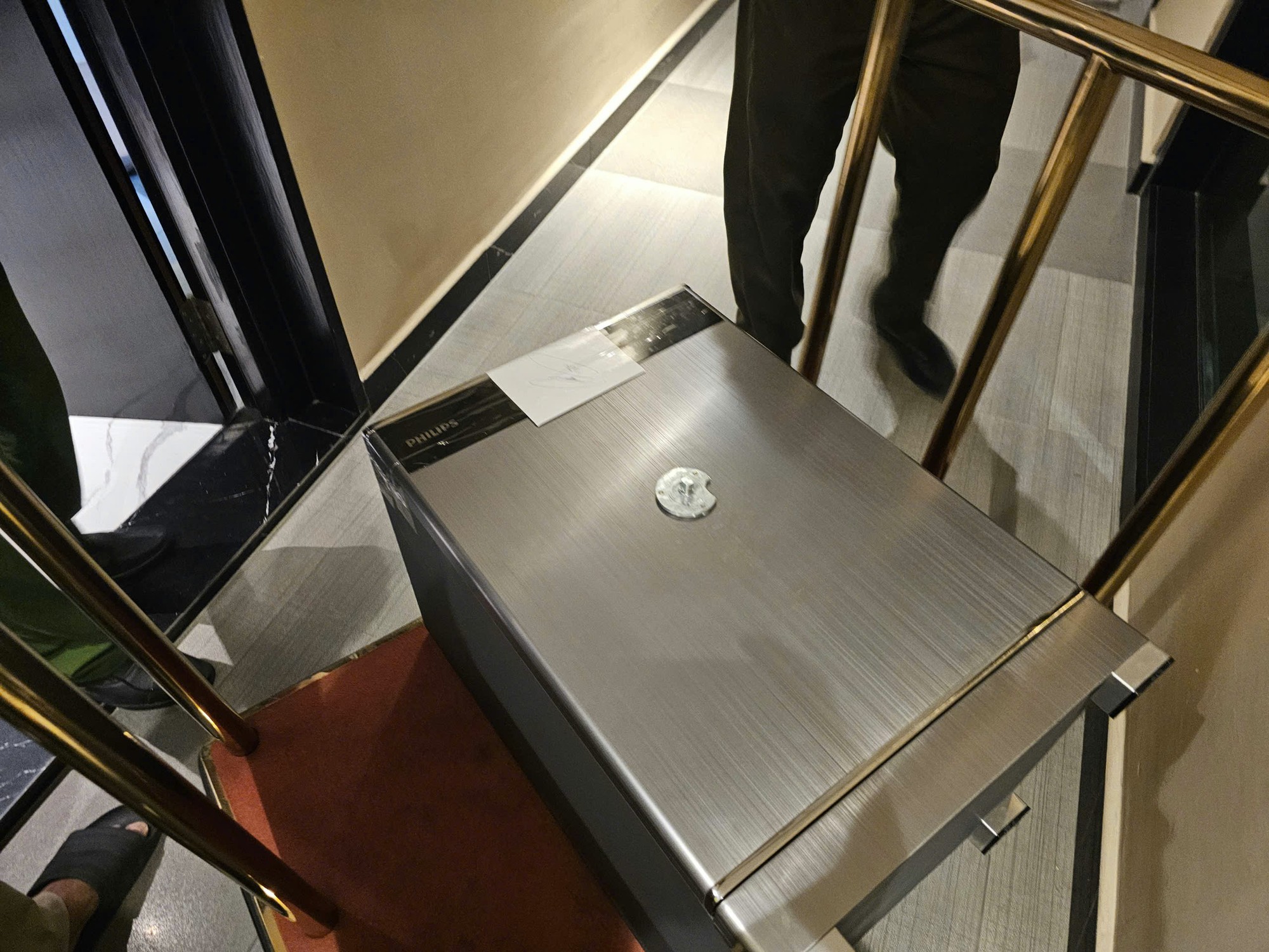 Clip toàn cảnh Công an TP HCM mở két sắt Ngân 98 thu 80 sổ đỏ - Ảnh 6