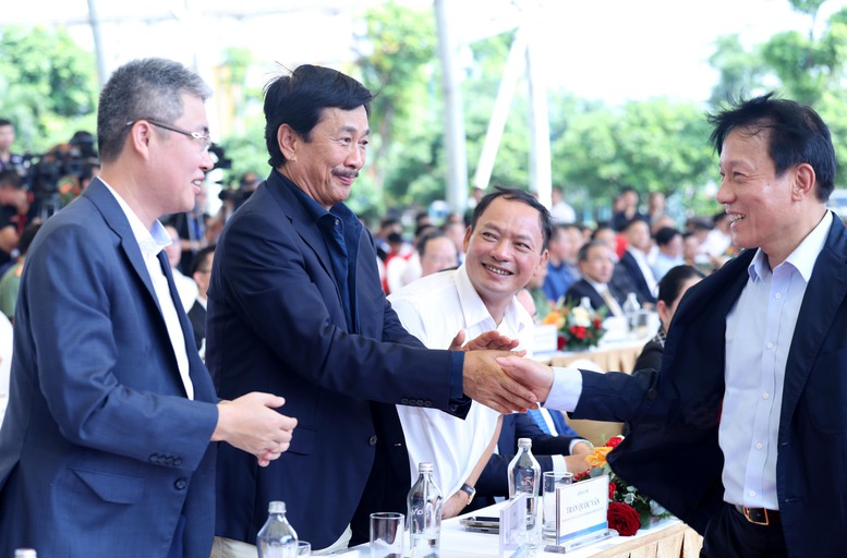 Tổng Bí thư Tô Lâm dự lễ khởi công xây dựng sân vận động hiện đại nhất Việt Nam - Ảnh 4