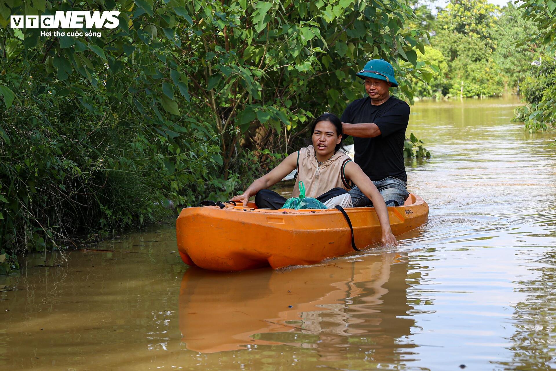Sông Hồng dâng nước lớn, bủa vây khu dân cư ven bờ - Ảnh 26