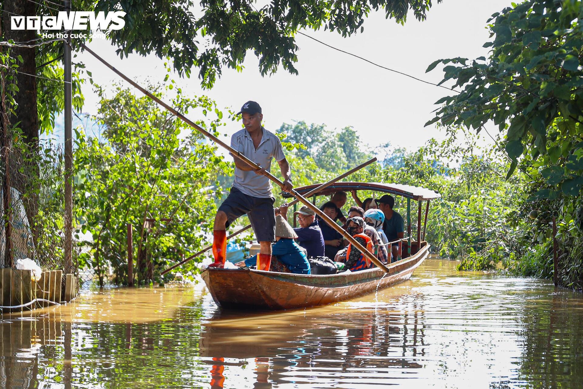 Sông Hồng dâng nước lớn, bủa vây khu dân cư ven bờ - Ảnh 19