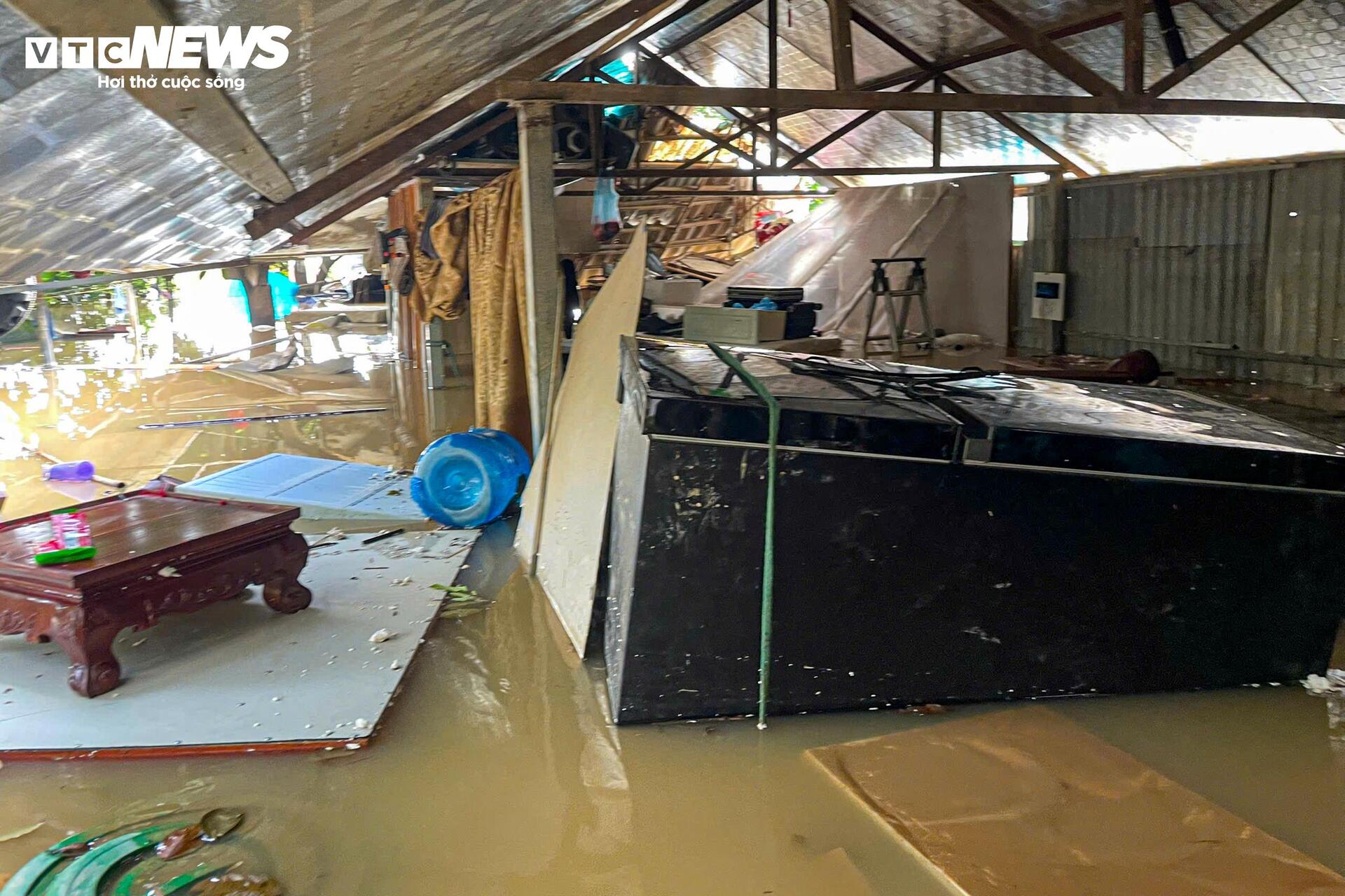 Sông Hồng dâng nước lớn, bủa vây khu dân cư ven bờ - Ảnh 28