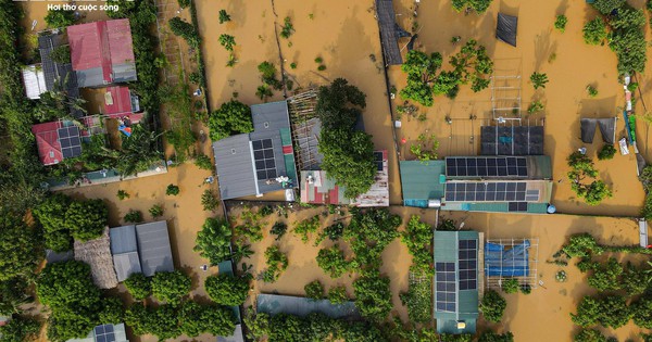 Sông Hồng dâng nước lớn, bủa vây khu dân cư ven bờ