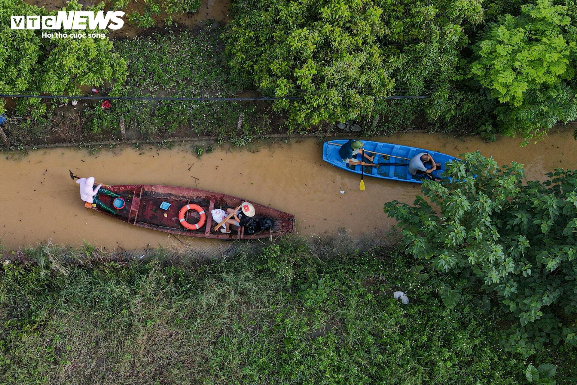 Sông Hồng dâng nước lớn, bủa vây khu dân cư ven bờ - Ảnh 20