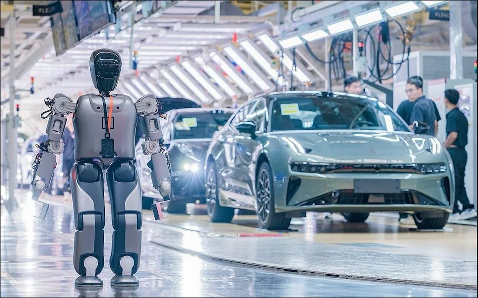 Lãnh đạo phương Tây 'sốc nặng' khi thăm nhà máy Trung Quốc: Không bóng người, chỉ toàn thứ lạ lùng này - Ảnh 4