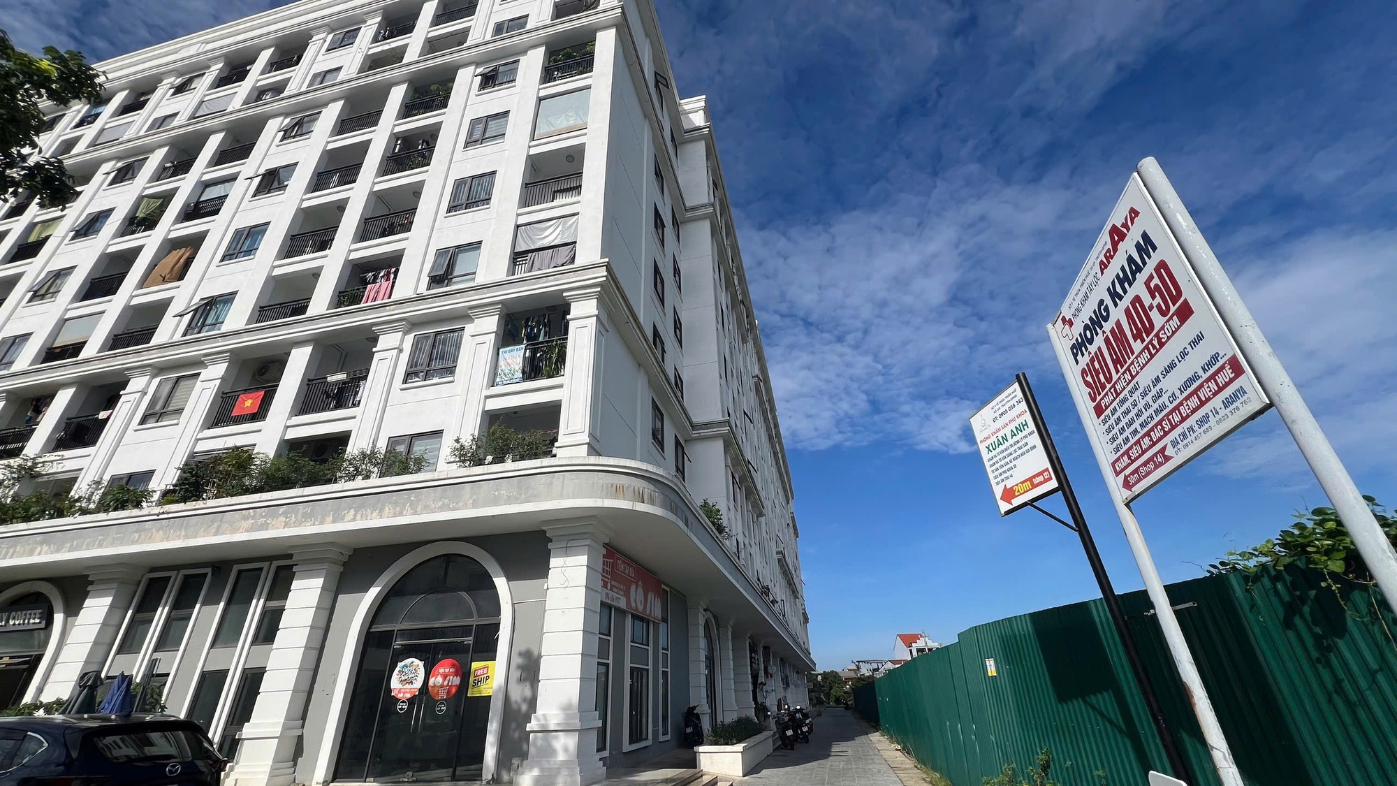 Xây "lố" độ lùi, nhiều căn hộ nhà ở xã hội bị từ chối cấp sổ - Ảnh 1