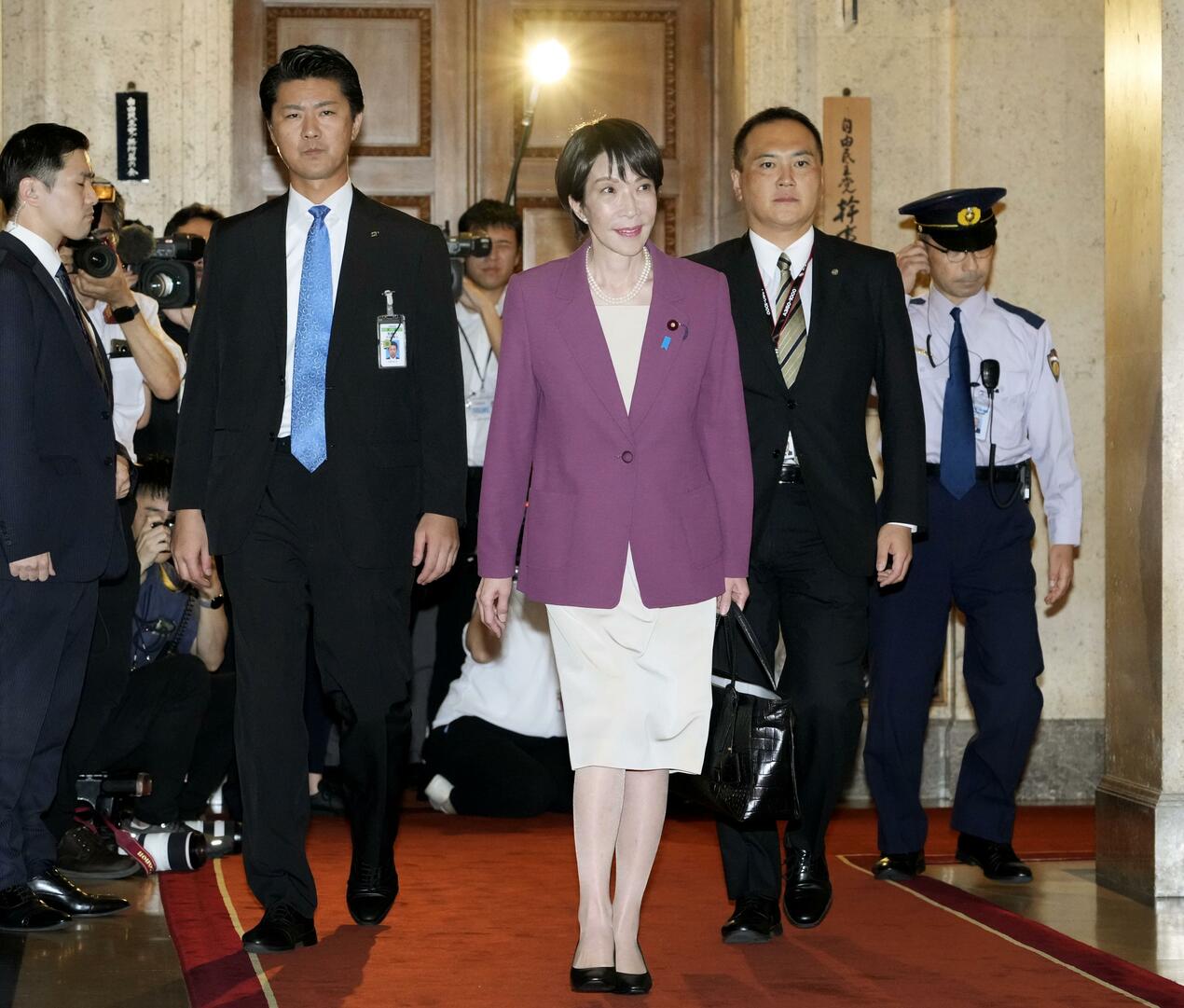 NÓNG: Nhật Bản có nữ thủ tướng đầu tiên - Ảnh 1