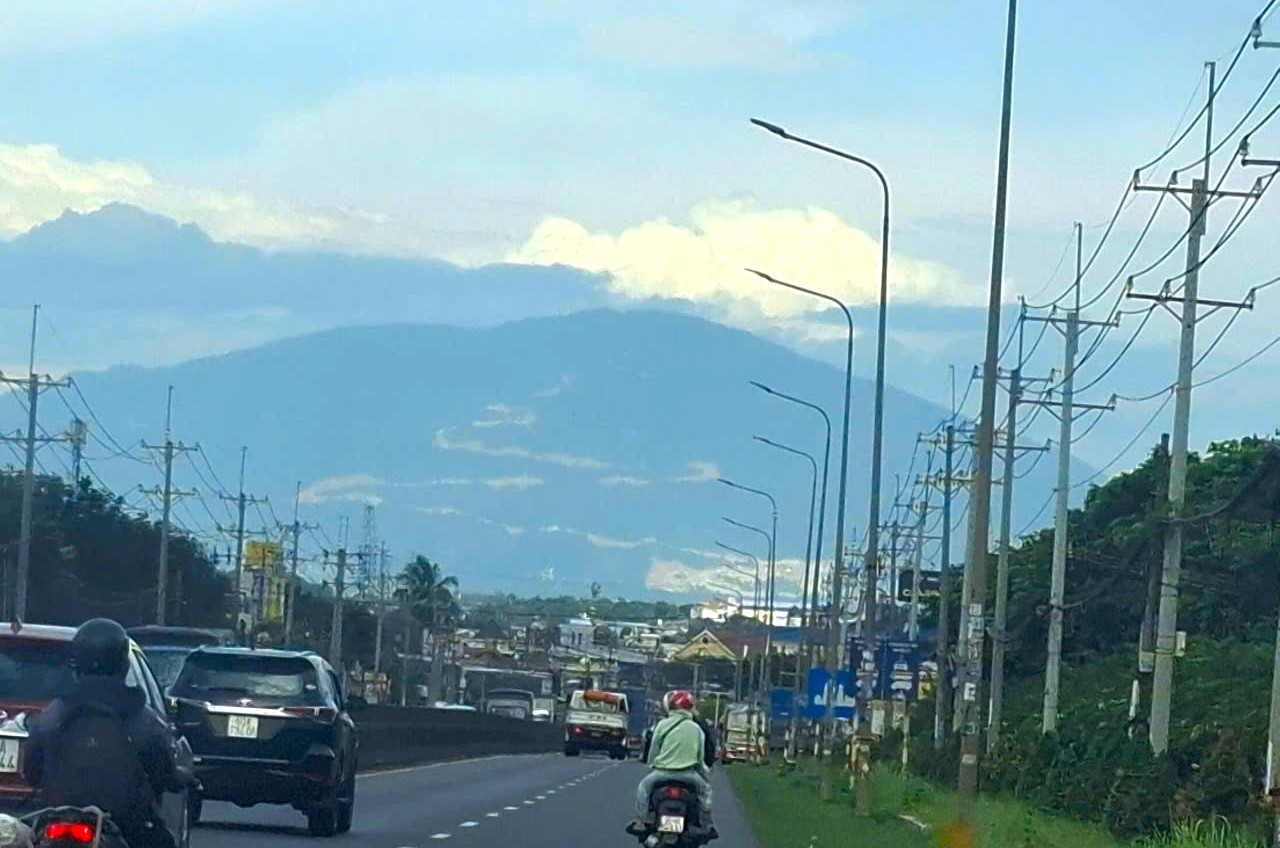 Ngọn núi từng xuất hiện ‘đĩa mây’ sắp thành khu du lịch sinh thái nghìn tỷ - Ảnh 1