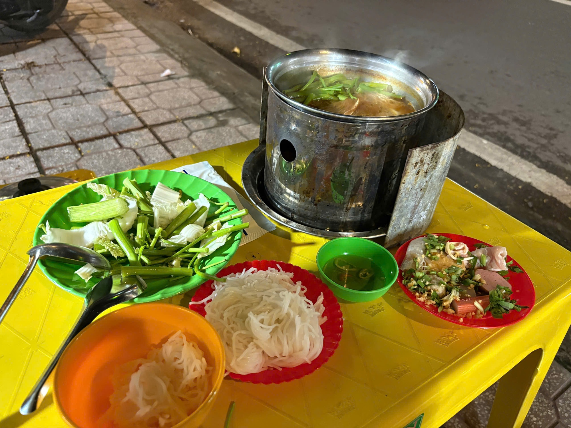 Lẩu 39.000 - 69.000 đồng "làm mưa làm gió" ở TP HCM - Ảnh 5