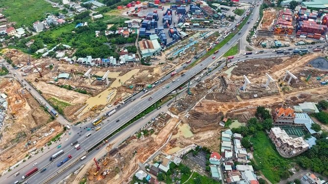 Nút giao phức tạp nhất dự án Vành đai 3 TP.HCM sẽ thông xe vào cuối năm nay, loạt dự án BĐS xung quanh hưởng lợi - Ảnh 2