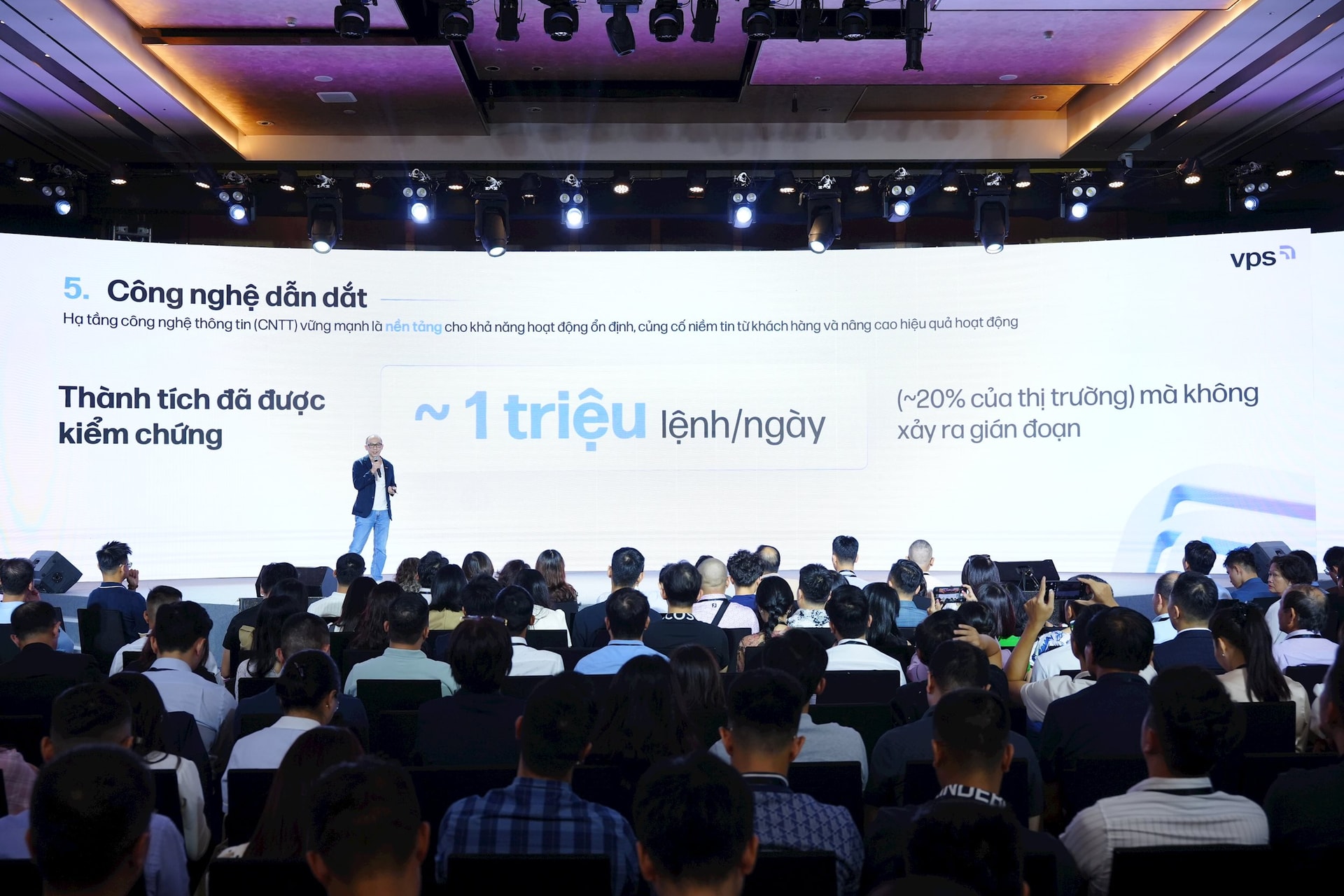 Chứng khoán VPS hé mở chương mới “Vượt trội và Khác biệt” sau IPO, mã chứng khoán dự kiến VCK - Ảnh 3