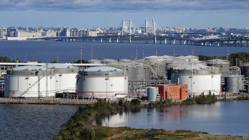 Áp lệnh trừng phạt nhưng vẫn chi hơn 1 tỷ USD nhập sản phẩm dầu Nga, ‘khách sộp’ châu Á của Moscow bất ngờ tuyên bố sẽ dừng mua nếu EU yêu cầu - Ảnh 1