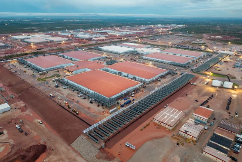 Từ phòng lab vô danh tới tham vọng siêu nền tảng: OpenAI vung trăm tỷ USD đấu với Google, Meta, sẽ biến ChatGPT thành thứ người dùng không thể sống thiếu - Ảnh 3