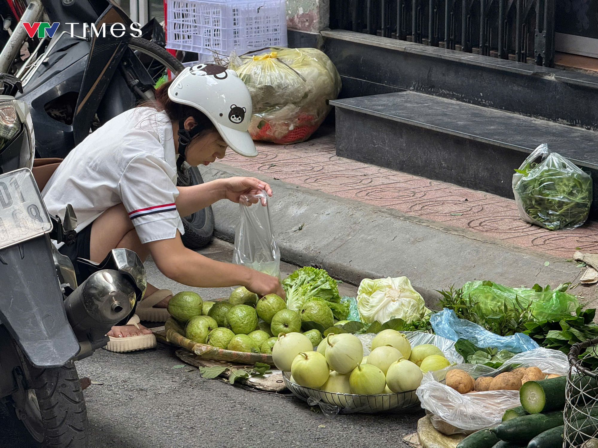Giá rau xanh tại Hà Nội tăng gấp ba sau mưa bão - Ảnh 5