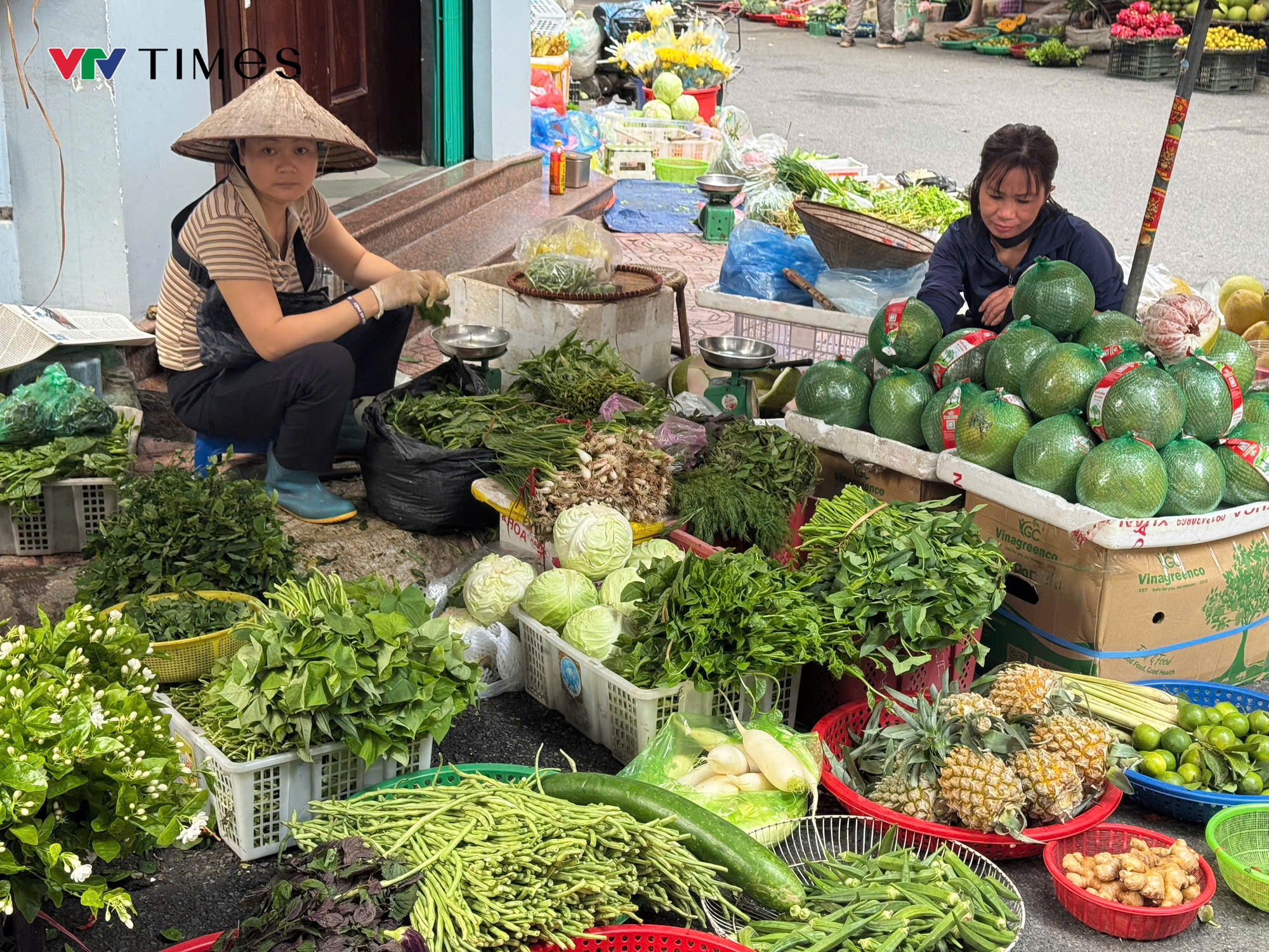 Giá rau xanh tại Hà Nội tăng gấp ba sau mưa bão - Ảnh 2