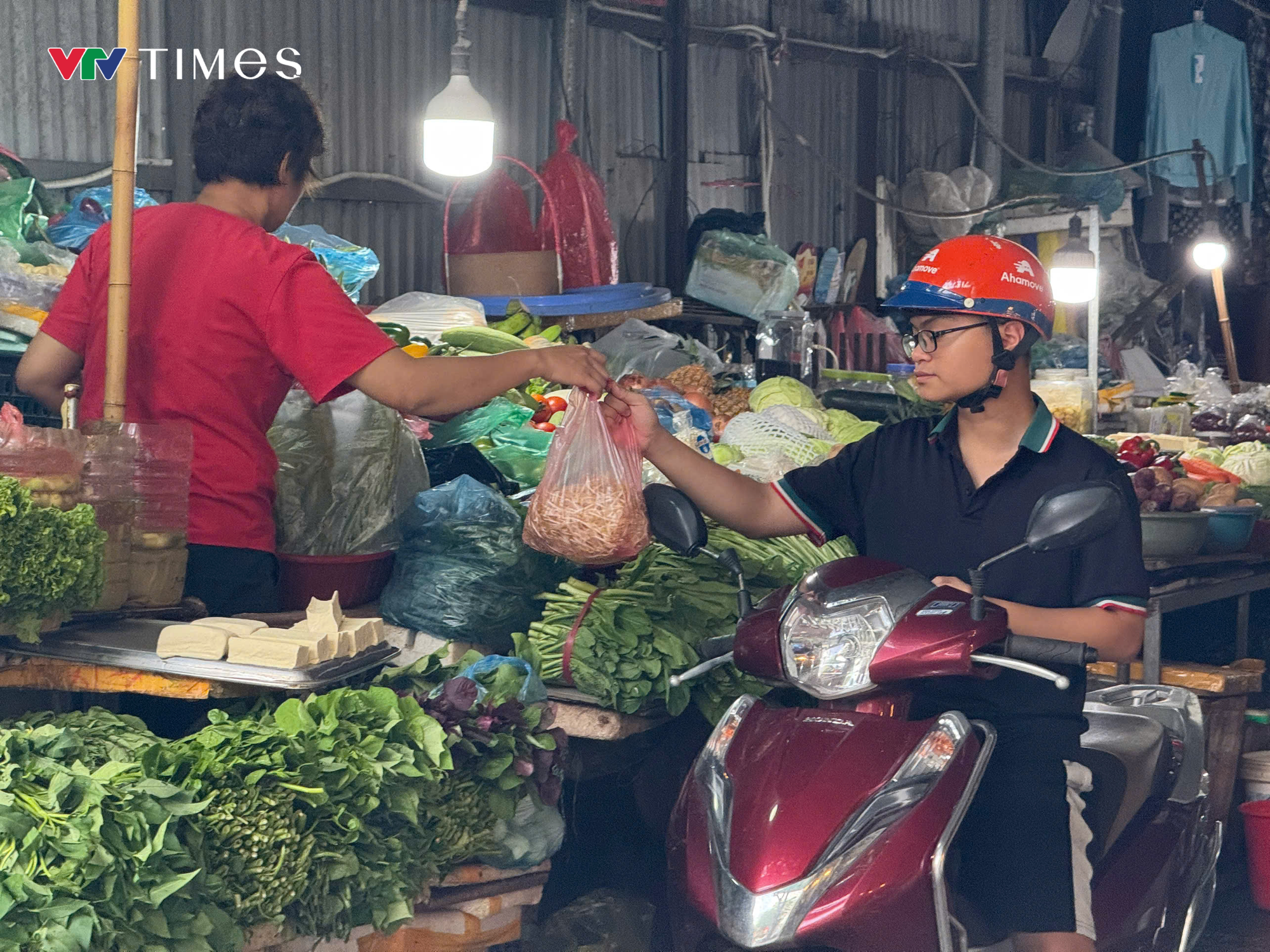 Giá rau xanh tại Hà Nội tăng gấp ba sau mưa bão - Ảnh 7