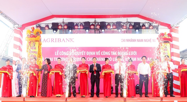 Agribank đẩy mạnh sắp xếp tổ chức mạng lưới theo hướng tăng cường phát triển "tam nông" - Ảnh 1