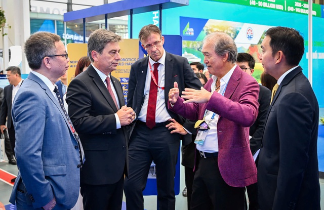 “Siêu cảng” của Bầu Hiển sắp có kho hàng không kéo dài quy mô khủng - Ảnh 1