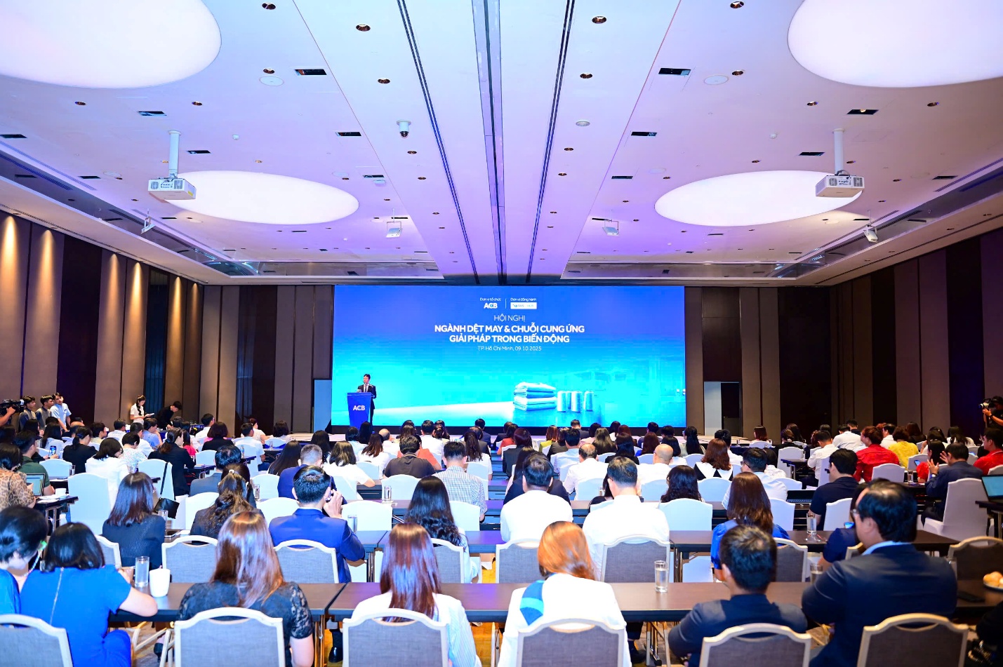 ACB khẳng định cam kết hỗ trợ doanh nghiệp tại “Hội nghị Ngành dệt may và chuỗi cung ứng – Giải pháp trong biến động” - Ảnh 1