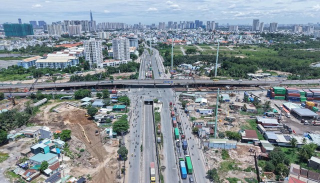 Biệt thự, nhà phố TP.HCM: Hút dòng tiền tích sản và giữ nhiệt thị trường - Ảnh 3