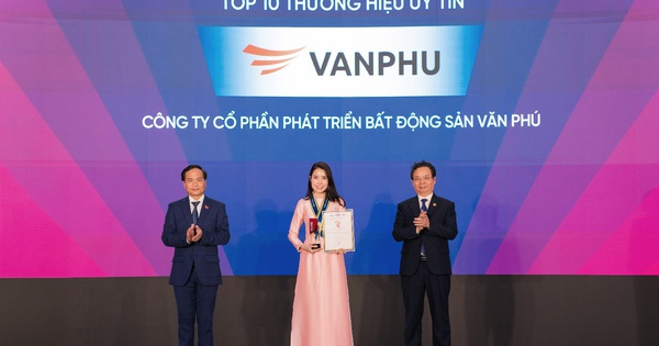 Văn Phú được vinh danh Top 10 Thương hiệu mạnh Việt Nam – Thương hiệu uy tín 2025