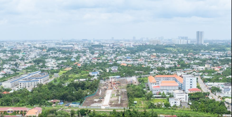 Cuộc đua bung hàng cuối năm tại “siêu đô thị” TP.HCM (mới) - Ảnh 1