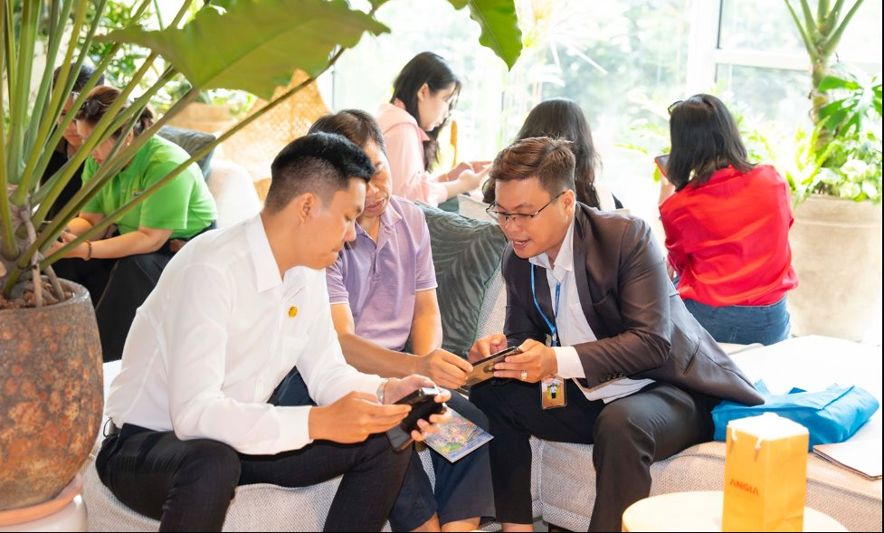 Cuộc đua bung hàng cuối năm tại “siêu đô thị” TP.HCM (mới) - Ảnh 2