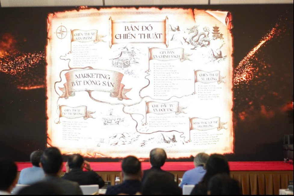 Đã gọi là sách “bí kíp” bất động sản thì phải bán đắt người ta mới mua, nếu bán rẻ người ta nghĩ là “mẹo vặt” - Ảnh 1