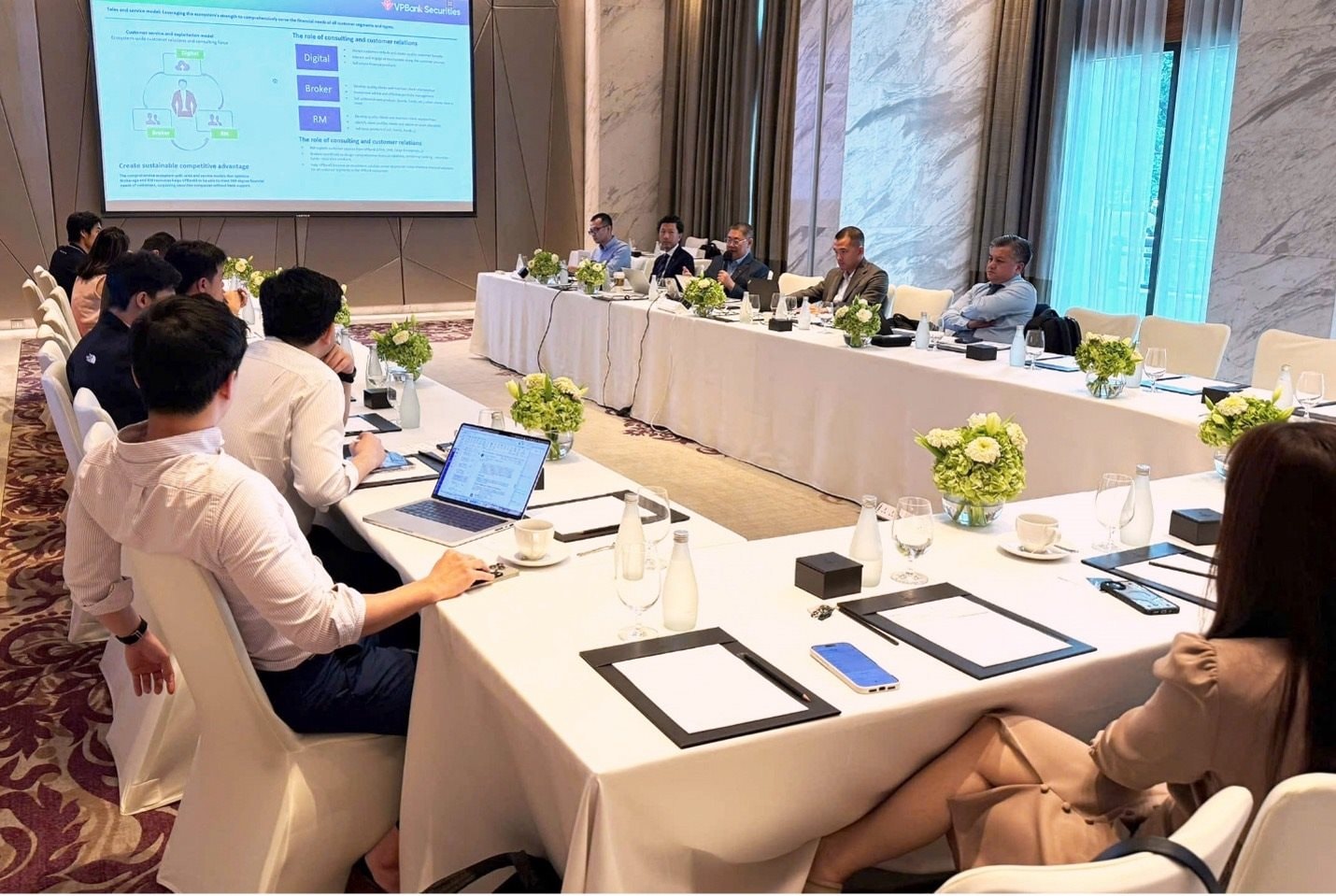 Hơn 50 đối tác quốc tế tìm hiểu cơ hội tại thương vụ IPO của VPBankS - Ảnh 1