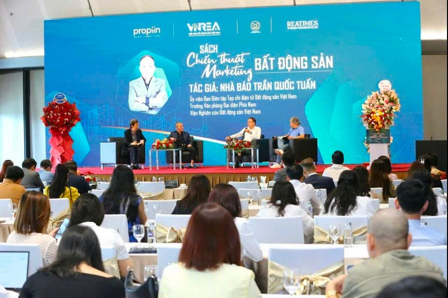 Đã gọi là sách “bí kíp” bất động sản thì phải bán đắt người ta mới mua, nếu bán rẻ người ta nghĩ là “mẹo vặt” - Ảnh 3