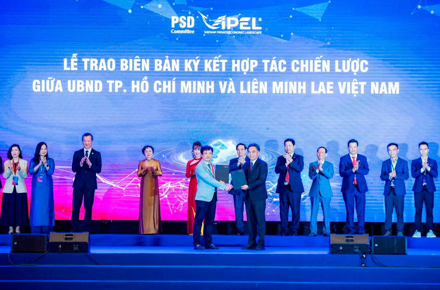 Chủ tịch FPT Trương Gia Bình: “Mỗi doanh nghiệp, mỗi tổ chức đều có ước mơ của riêng mình, nhưng nếu ước mơ ấy đi một mình thì rất nhỏ” - Ảnh 3