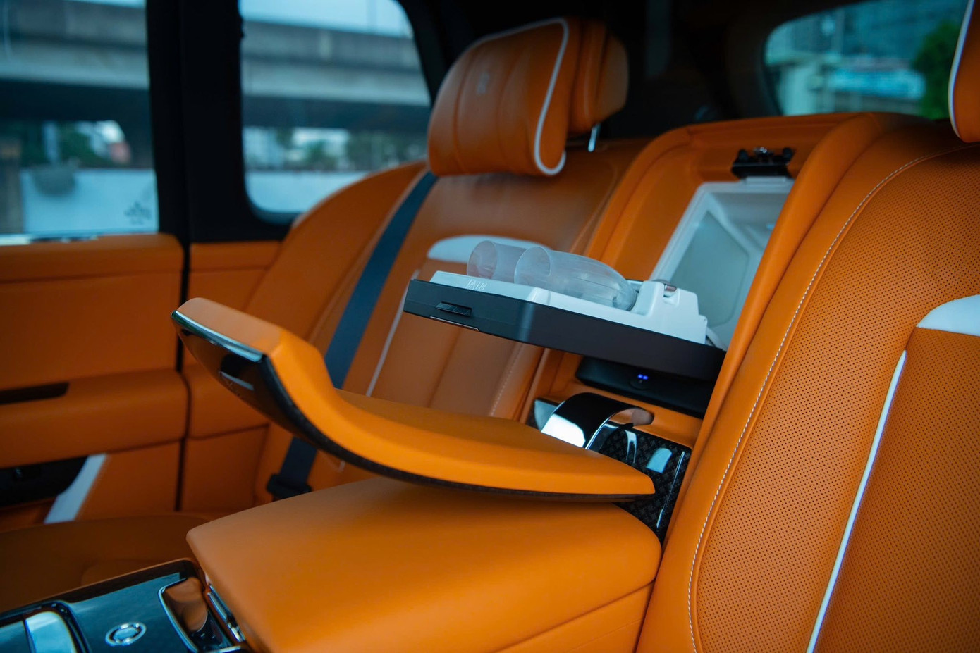 Cận cảnh Rolls-Royce Cullinan Black Badge 2025 đầu tiên về Việt Nam - Ảnh 15