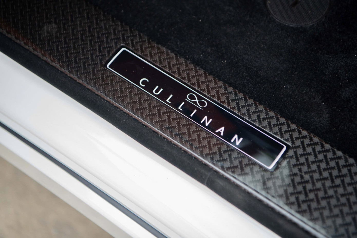 Cận cảnh Rolls-Royce Cullinan Black Badge 2025 đầu tiên về Việt Nam - Ảnh 18