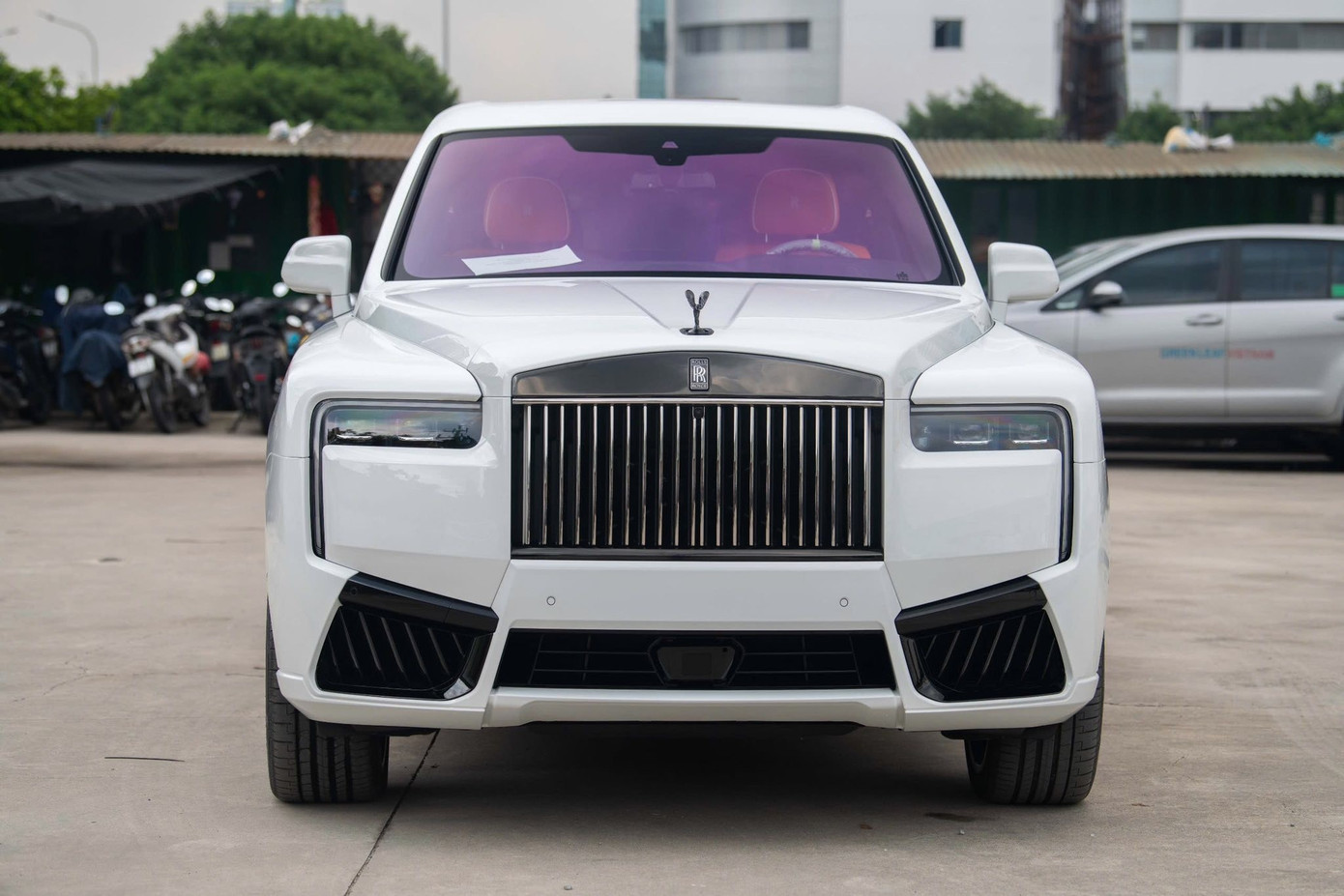 Cận cảnh Rolls-Royce Cullinan Black Badge 2025 đầu tiên về Việt Nam - Ảnh 5