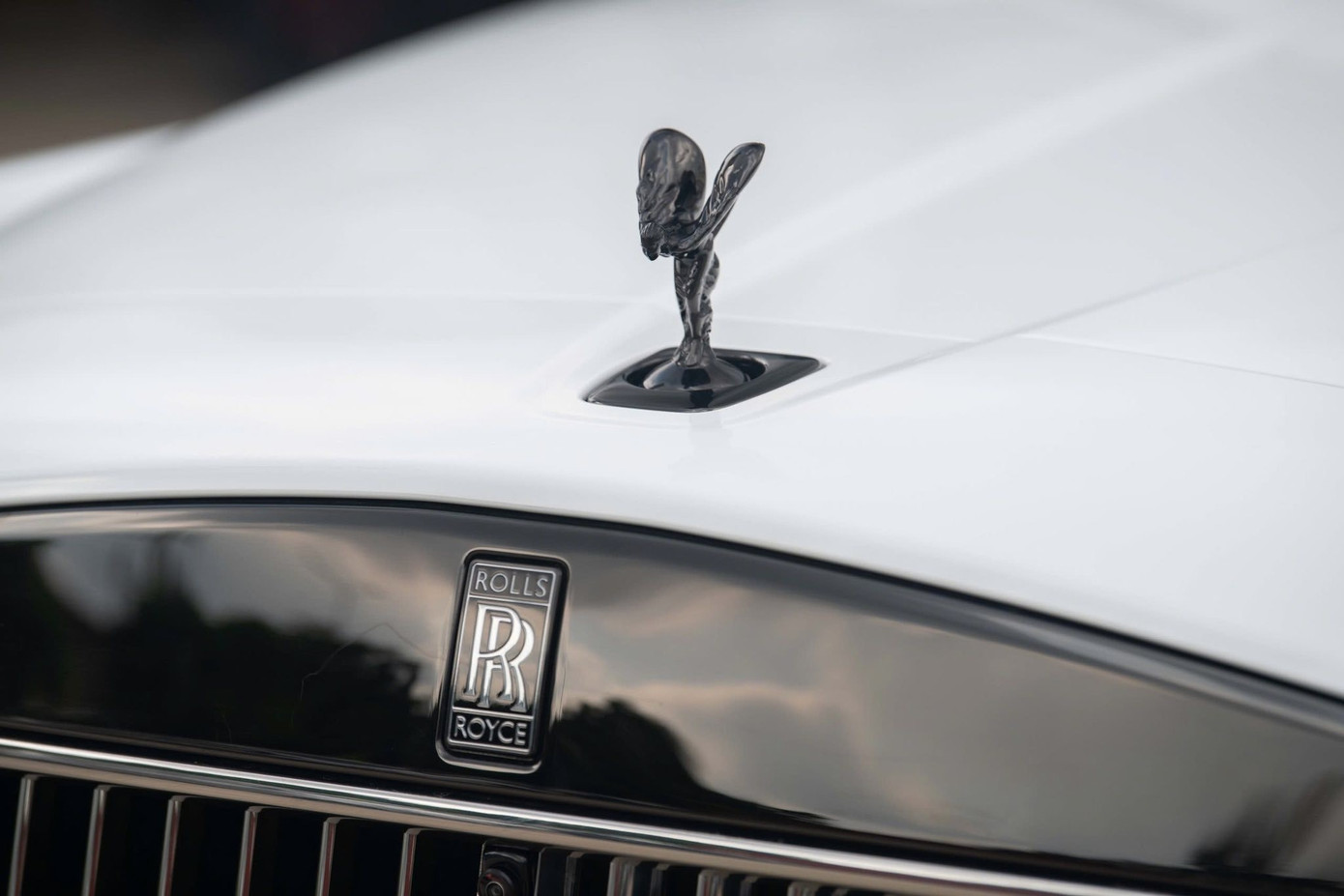 Cận cảnh Rolls-Royce Cullinan Black Badge 2025 đầu tiên về Việt Nam - Ảnh 3