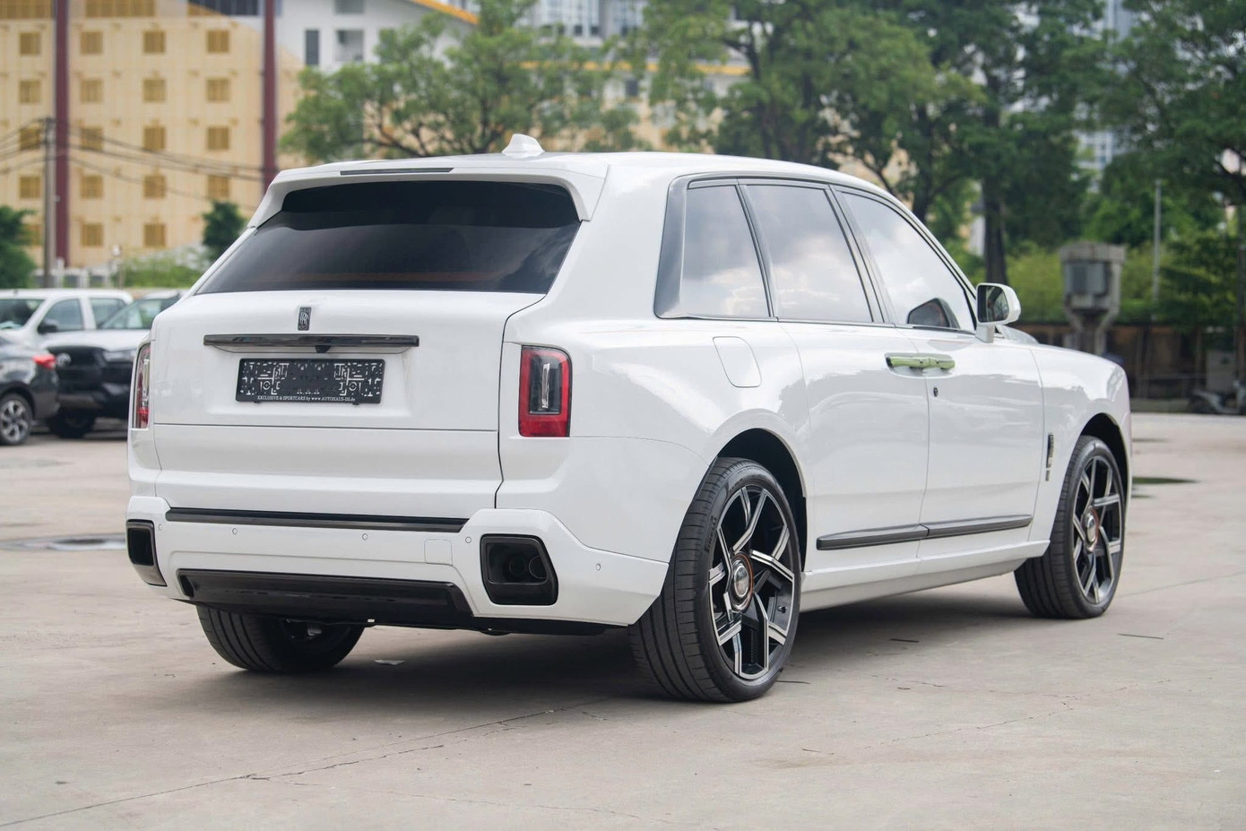 Cận cảnh Rolls-Royce Cullinan Black Badge 2025 đầu tiên về Việt Nam - Ảnh 2