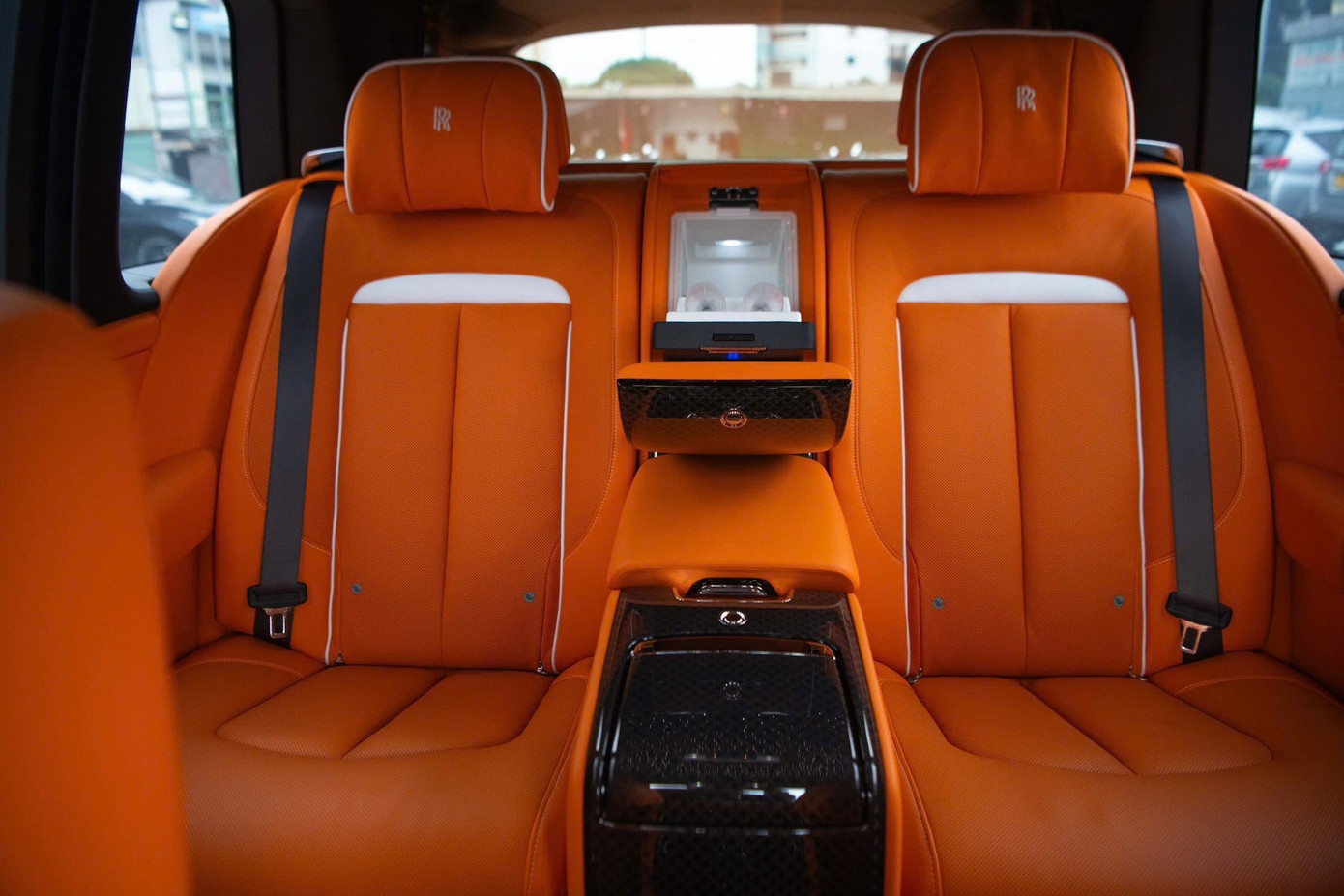 Cận cảnh Rolls-Royce Cullinan Black Badge 2025 đầu tiên về Việt Nam - Ảnh 14