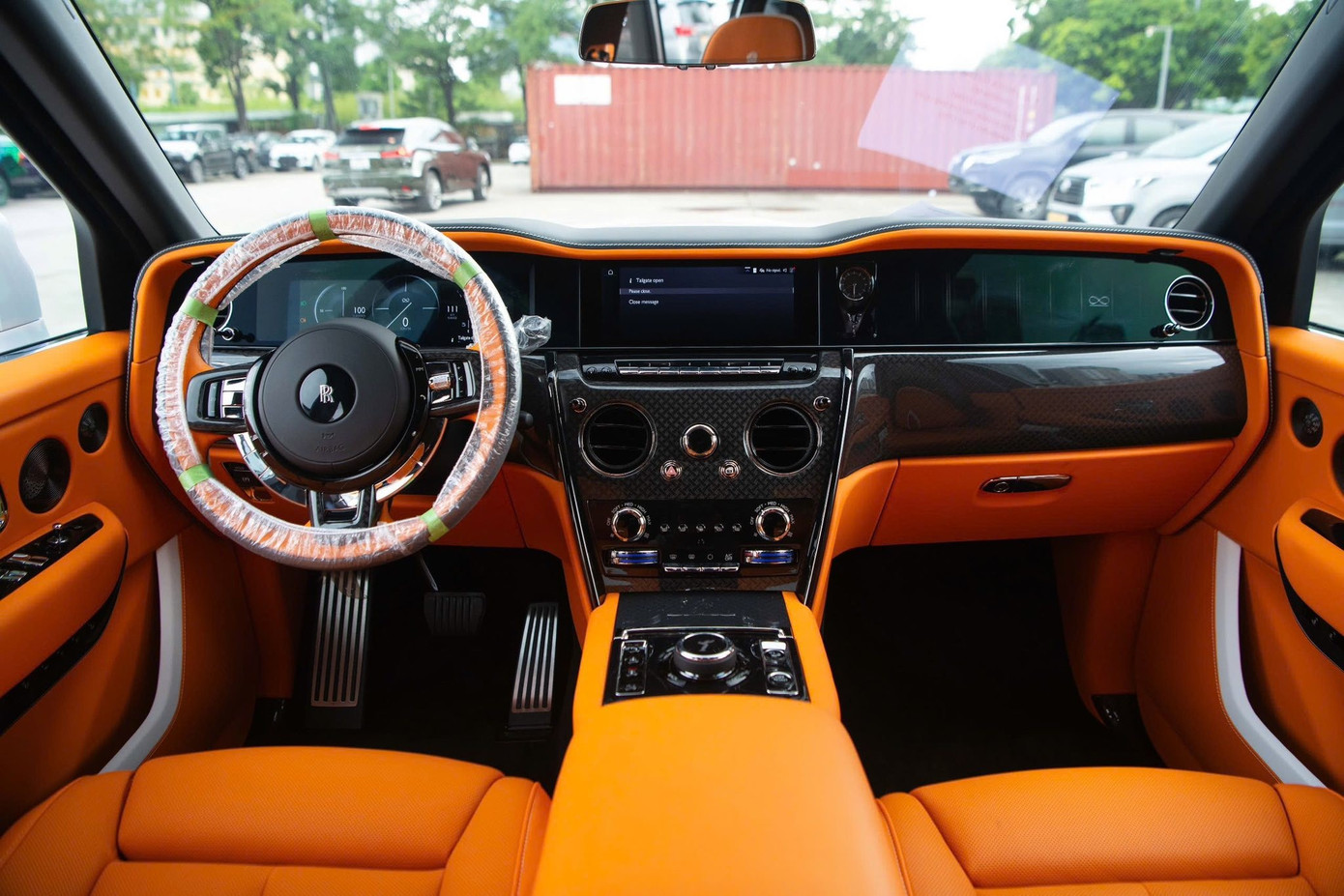 Cận cảnh Rolls-Royce Cullinan Black Badge 2025 đầu tiên về Việt Nam - Ảnh 12