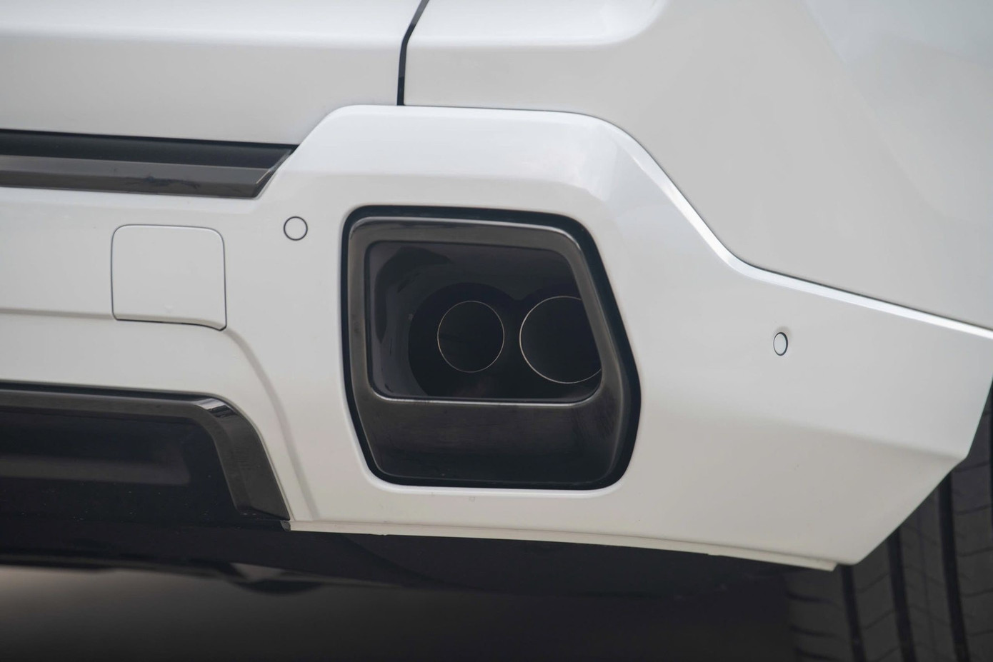 Cận cảnh Rolls-Royce Cullinan Black Badge 2025 đầu tiên về Việt Nam - Ảnh 4